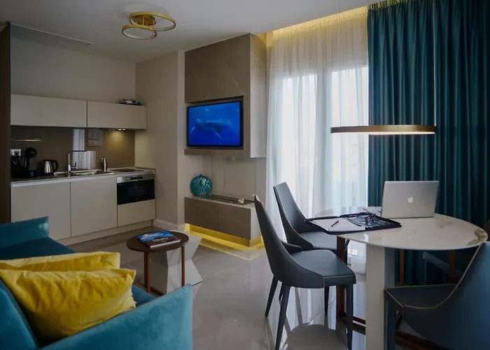 L - Suites